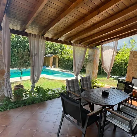 Skine With Private Pool And Garden Villa